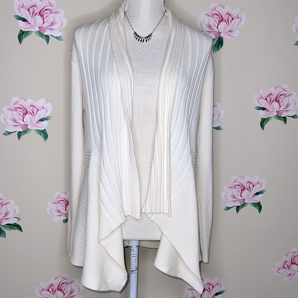 Vip Crocheted Lace Cárdigan Sweater. A-A-13